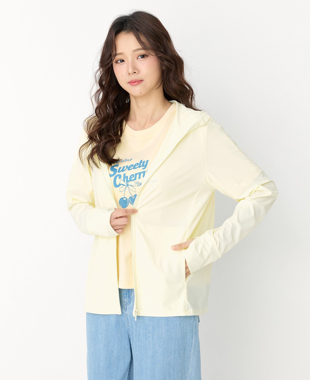 Hooded UV-resistant jacket